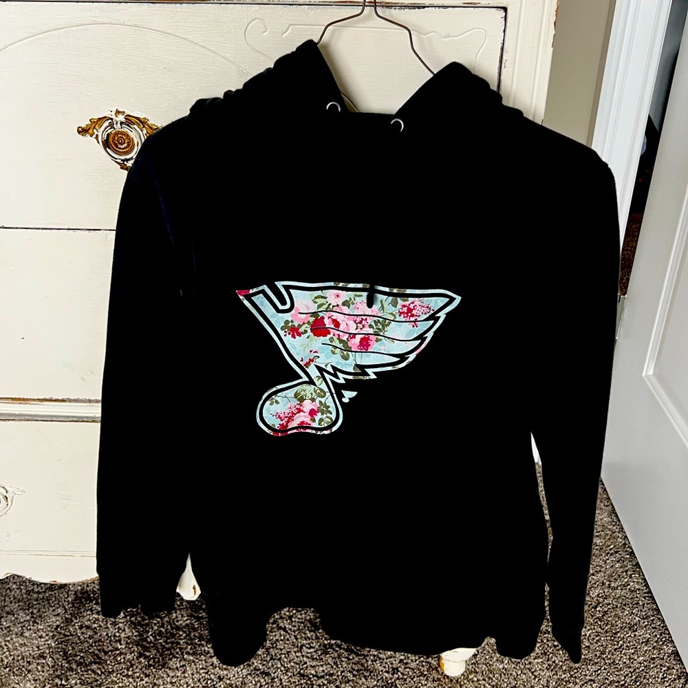 Womens fanatics sweatshirt St Louis blues floral size M